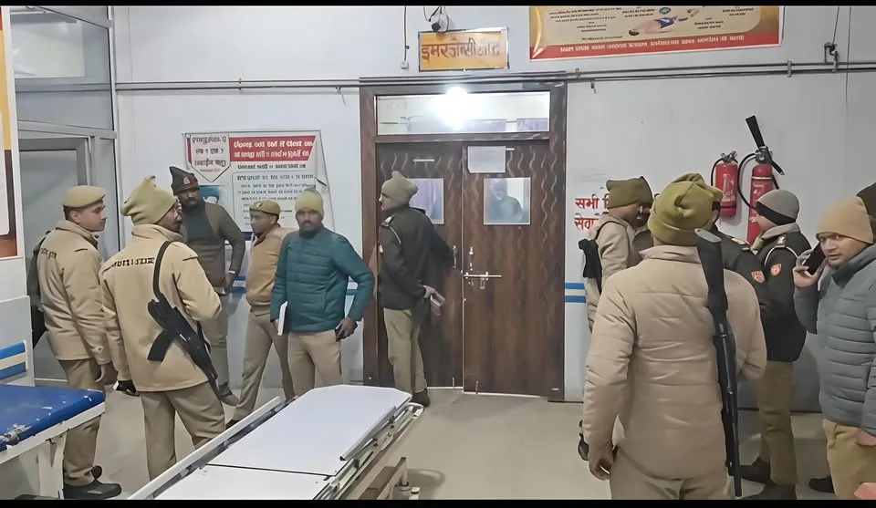 मऊ पुलिस चेकिंग फायरिंग